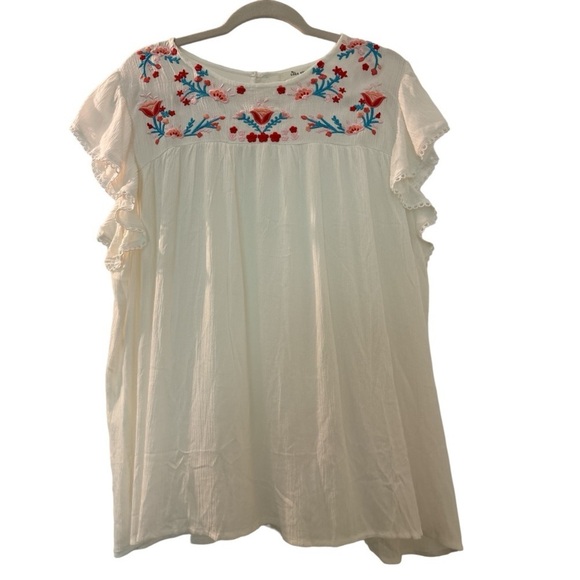 COCO KELLY top, white crinkle fabric and floral embroidery, flutter sleeves. - Picture 1 of 6